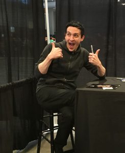 Robin Lord Taylor cuts up with fans at Walker Stalker Nashville. (PHOTO: Karen Kelley)