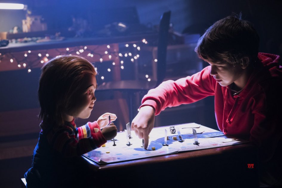 Chucky Buddi playing game with Andy Barclay in Child's Play 2019