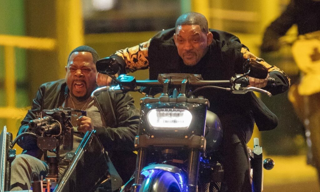 Martin Lawrences rides in a side car with a machine gun as Will Smith drives a motorcycle in Bad Boys for Life