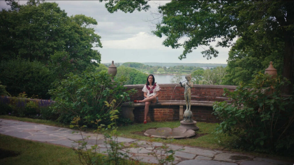 Mallory (Arabella Oz) in Mallory's Ghost